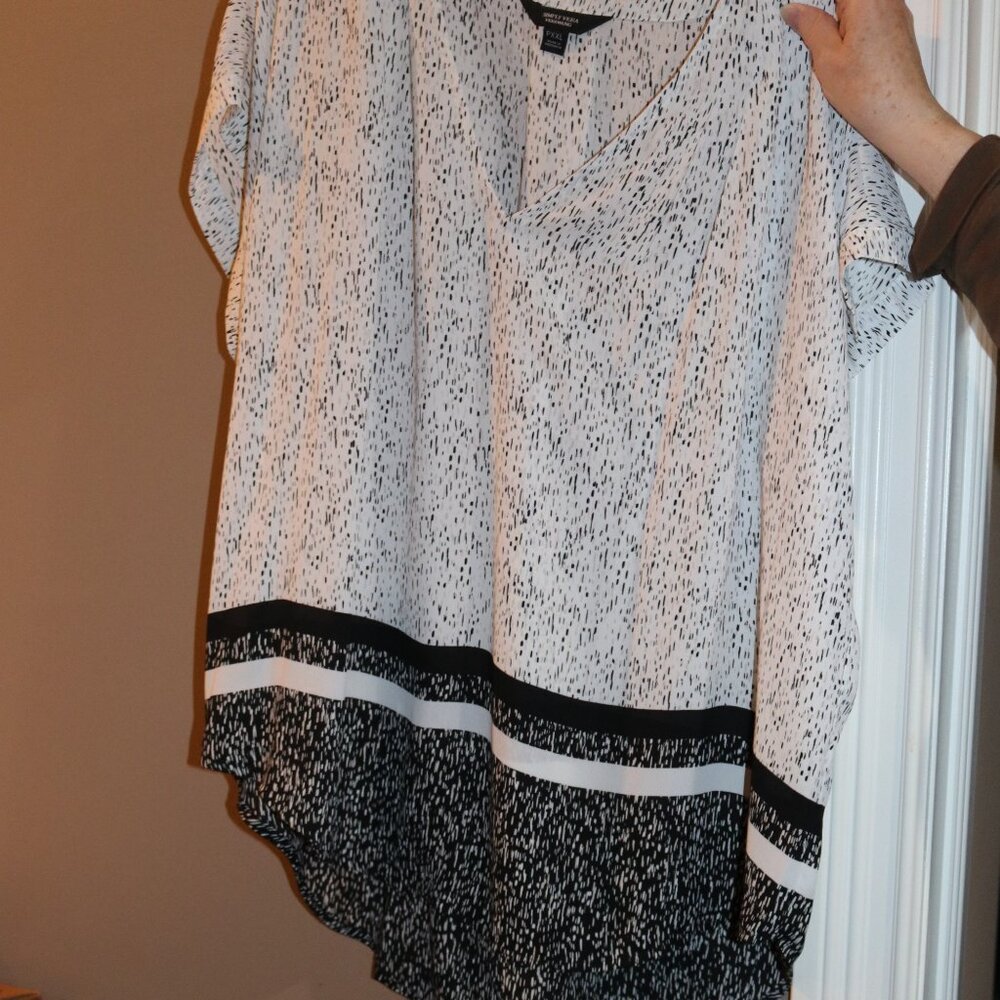 Women's Vera Wang cream/ black and tan accent blouse. PXXL